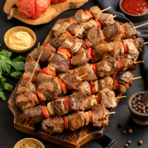 Мини-шашлычки из свинины с овощами 12 шт.